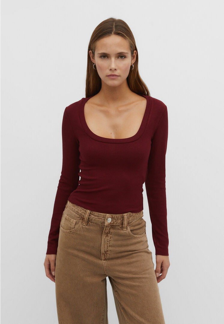 

Stradivarius Geripptes Shirt mit Rundhalskragen Granatrot XL