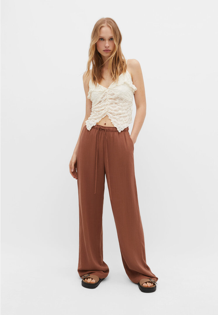 

Stradivarius Top mit Volants und Spitzenkante Ecru L