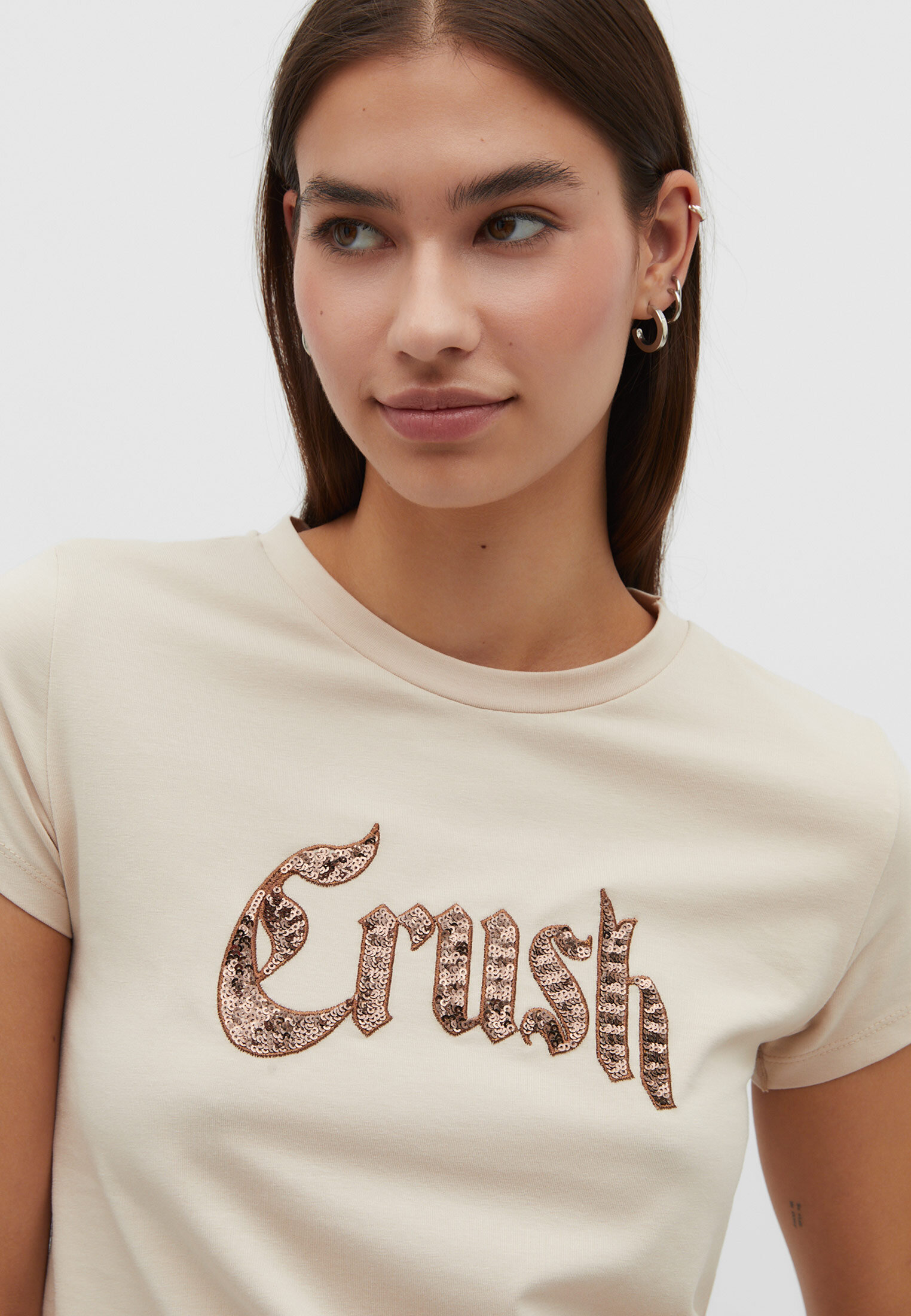 Camiseta brillo online stradivarius