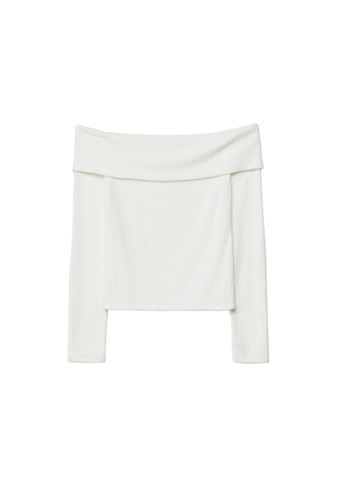 Off-the-shoulder T-shirt