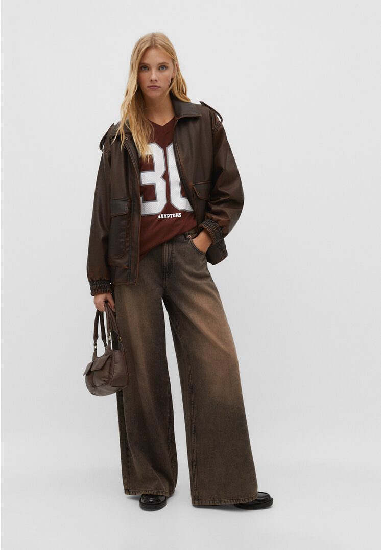 

Stradivarius Oversize-Shirt mit Nummer Braun M