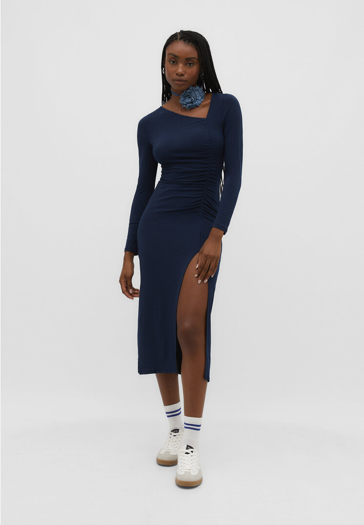 

Stradivarius Midikleid mit asymmetrischem Ausschnitt Marineblau S