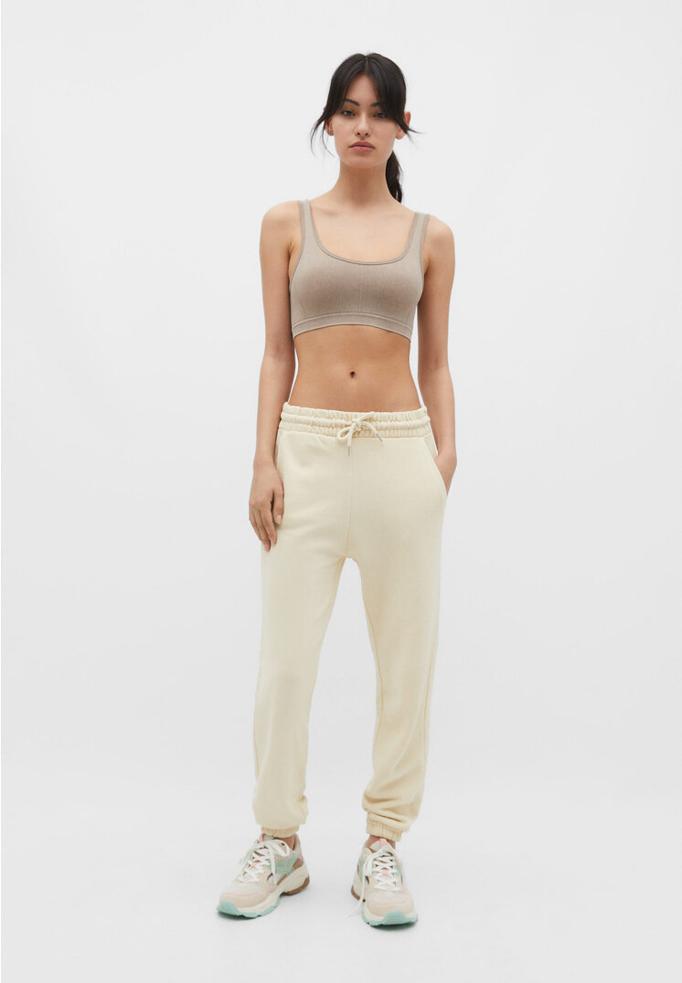 Stradivarius Joggerhose aus Plüsch Vanille XS