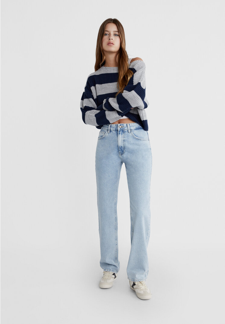 

Stradivarius Jeansy o prostym kroju Niebieski denim 40