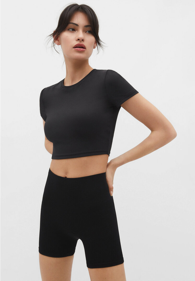 

Stradivarius Nahtlose Sport-Hot-Pants mit Fischgrätenstruktur Schwarz M