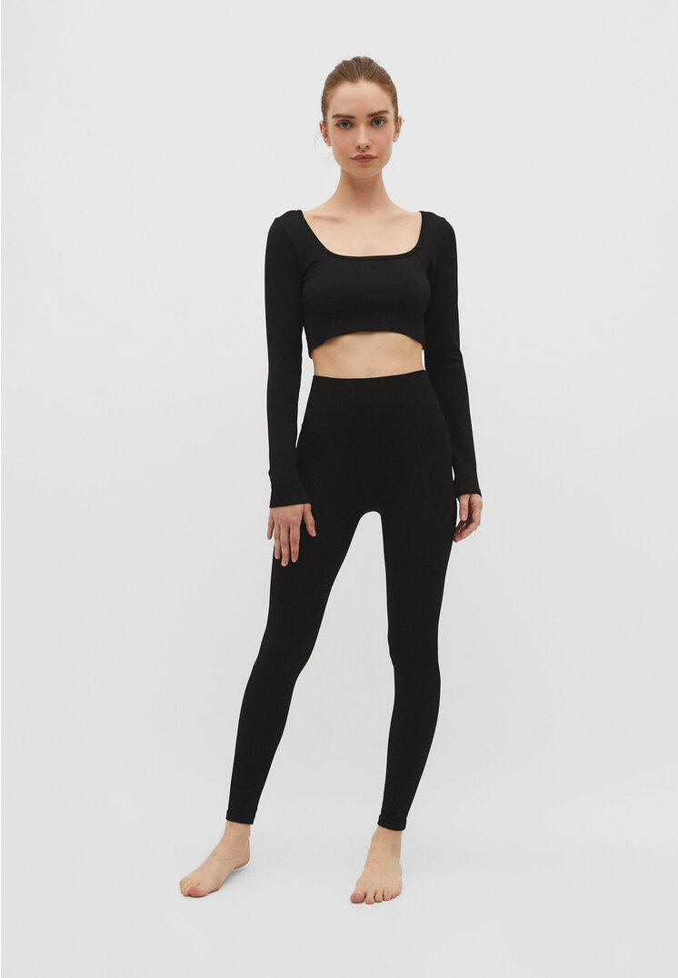 

Stradivarius Nahtlose Sport-Leggins mit Fischgrätenstruktur Schwarz S