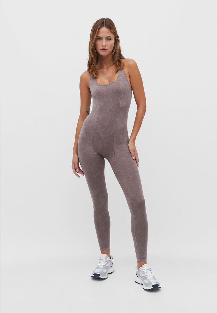 

Stradivarius nahtloser Jumpsuit im Washed-Look Braun S