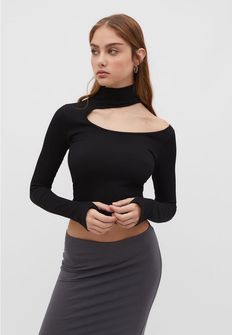 

Stradivarius Top z wycięciem i golfem Czarny S