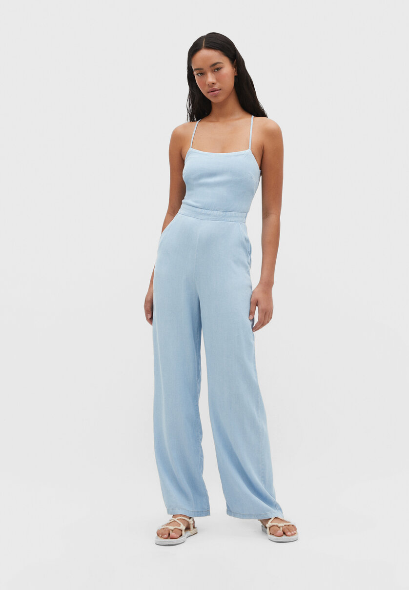 Jumpsuit with straps at the back