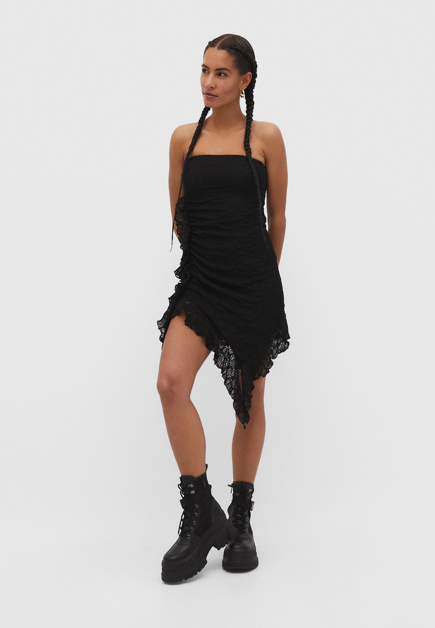 Vestido midi volantes online stradivarius