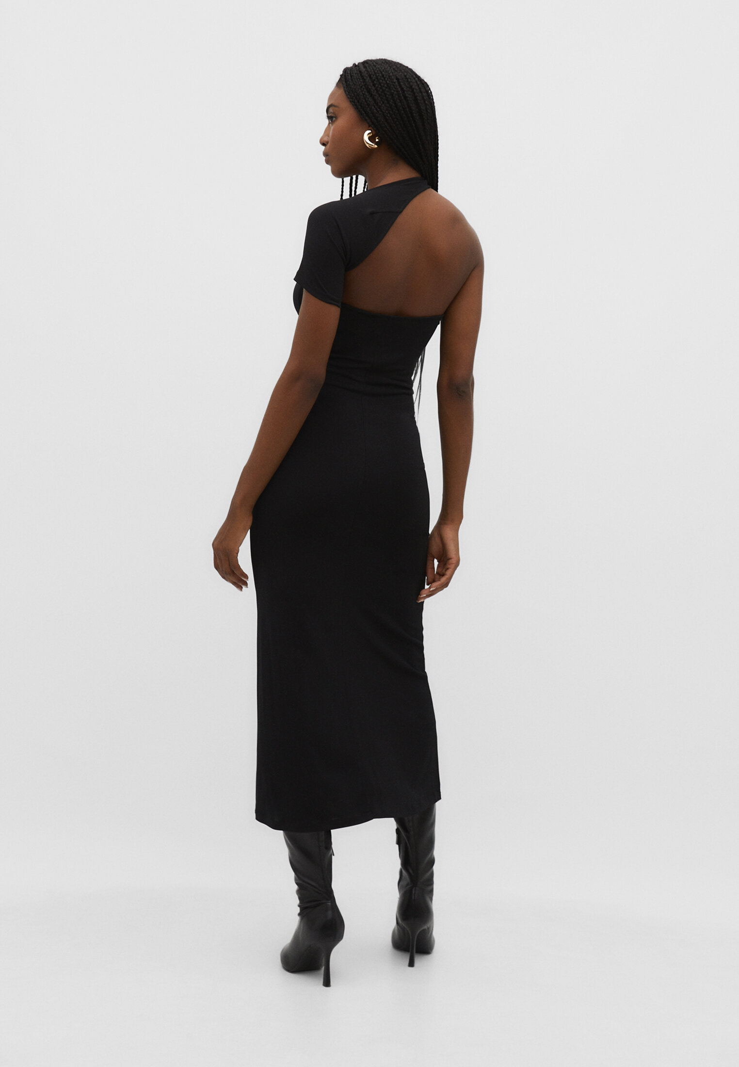 Long dress with an asymmetric neckline