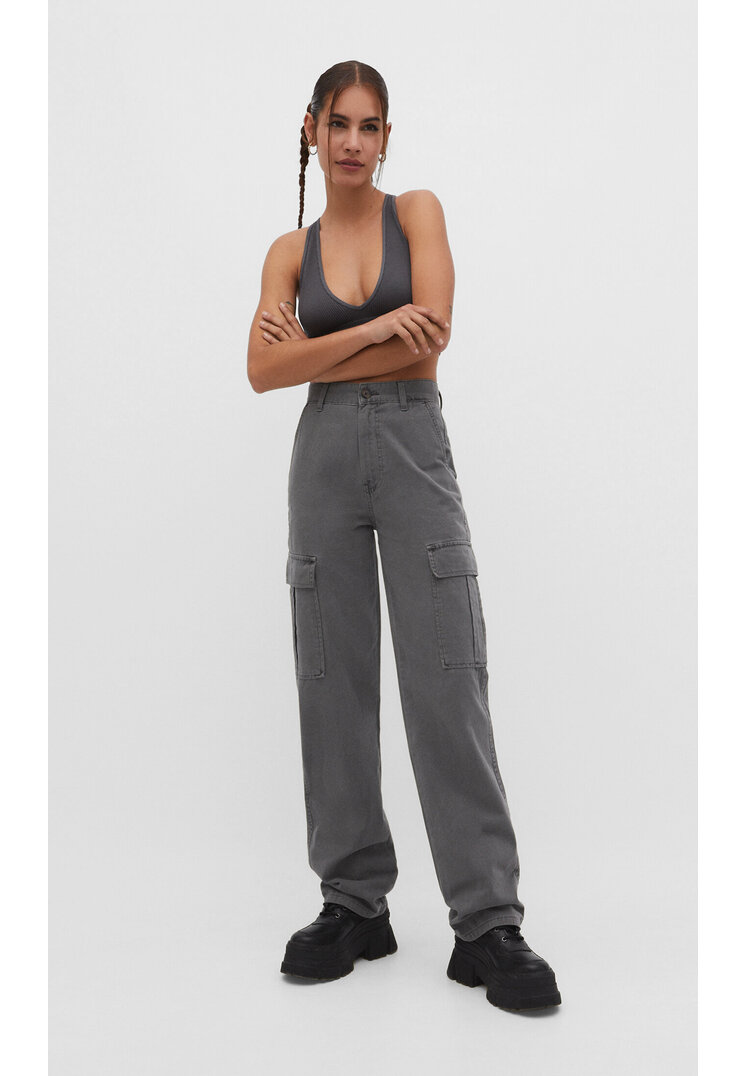 

Stradivarius Spodnie cargo o prostym kroju Szary 40