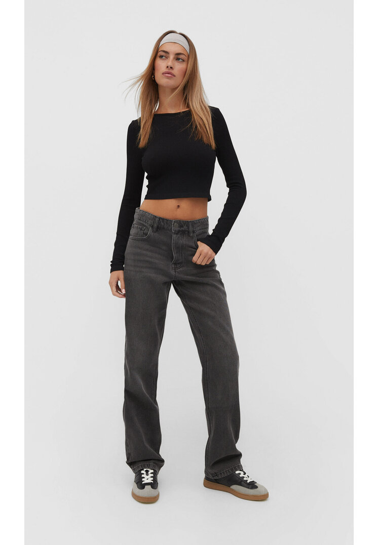 

Stradivarius Jeansy ze średnim stanem Czarny denim 44