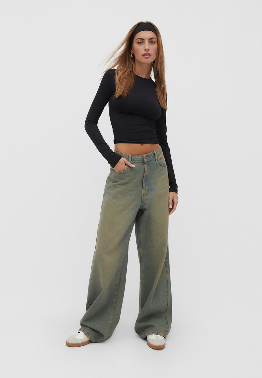 Wide-leg low-waist jeans
