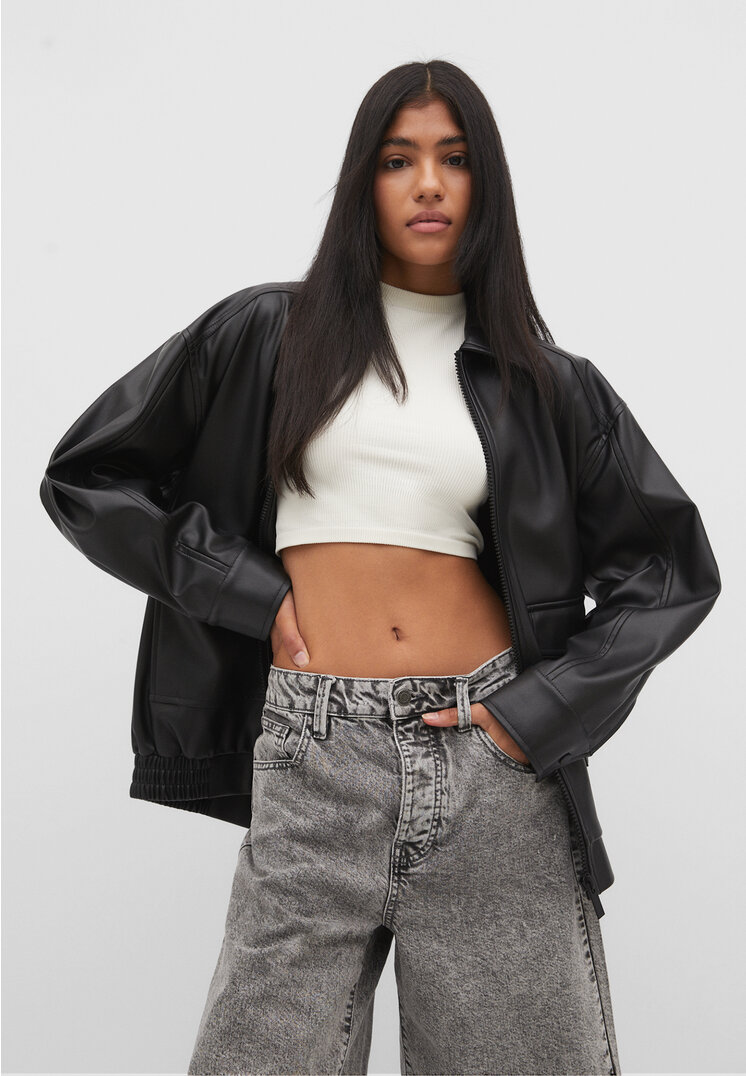 

Stradivarius Jacke aus Kunstleder mit Taschen Schwarz S