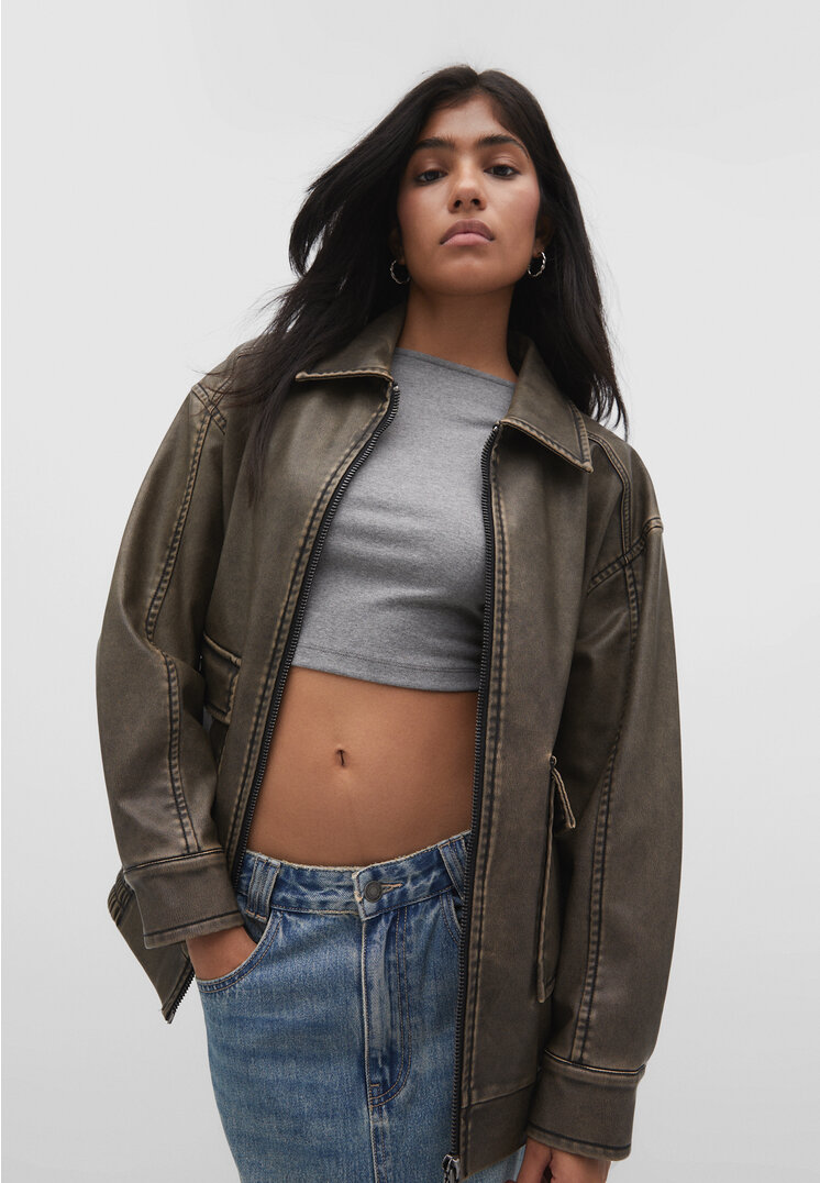 

Stradivarius Jacke aus Kunstleder mit Taschen Grau L