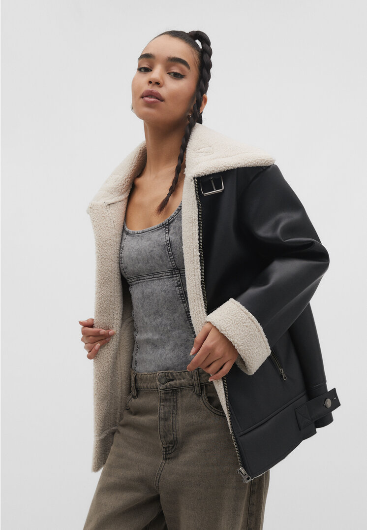 

Stradivarius Kurtka oversize z kontrastowych materiałów Czarny M