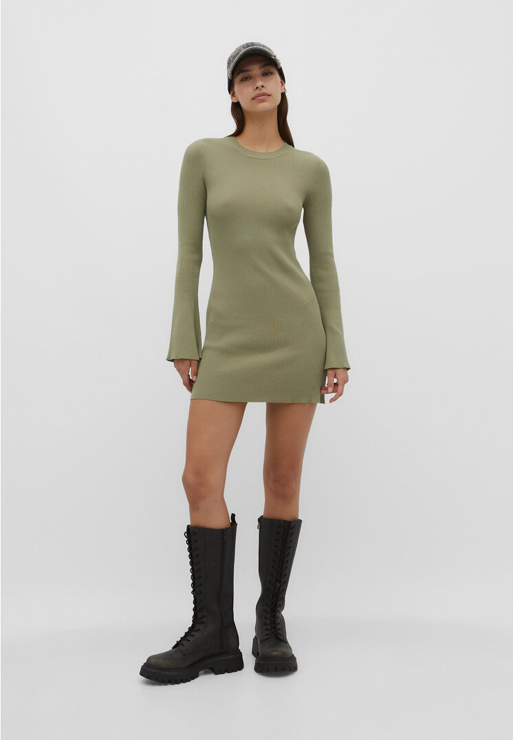 

Stradivarius Kurzes Kleid mit ausgestellten Ärmeln Khaki M