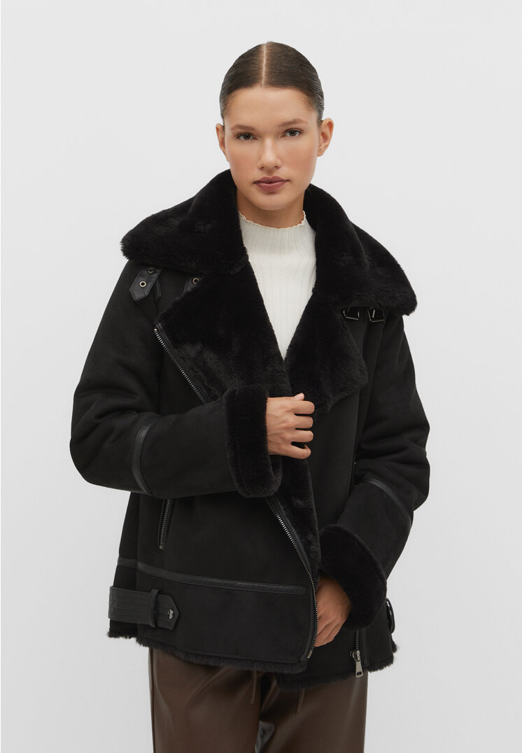 

Stradivarius Doubleface-Bikerjacke mit weichem Kunstfell Schwarz M
