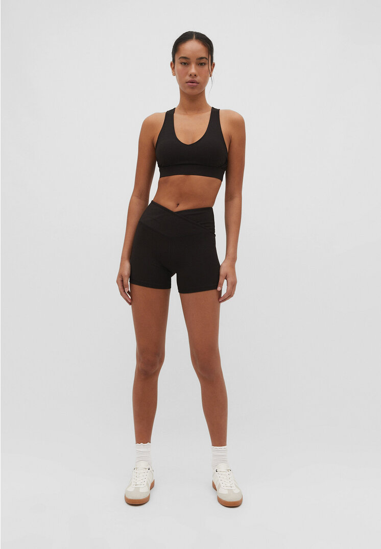 

Stradivarius Hot Pants mit überkreuztem Bund Schwarz L