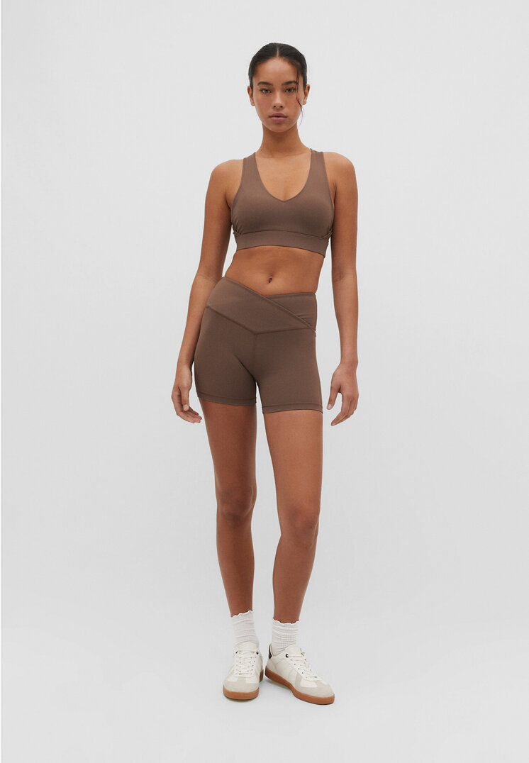 Stradivarius Hot Pants mit überkreuztem Bund Khaki XL