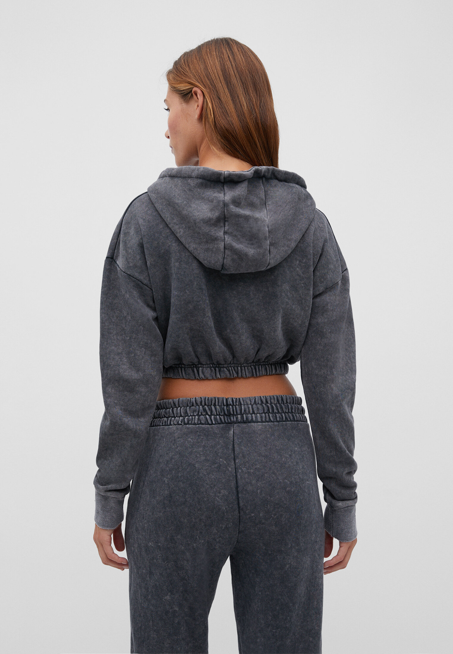 Faded-effect cropped hoodie - Women's fashion | Stradivarius