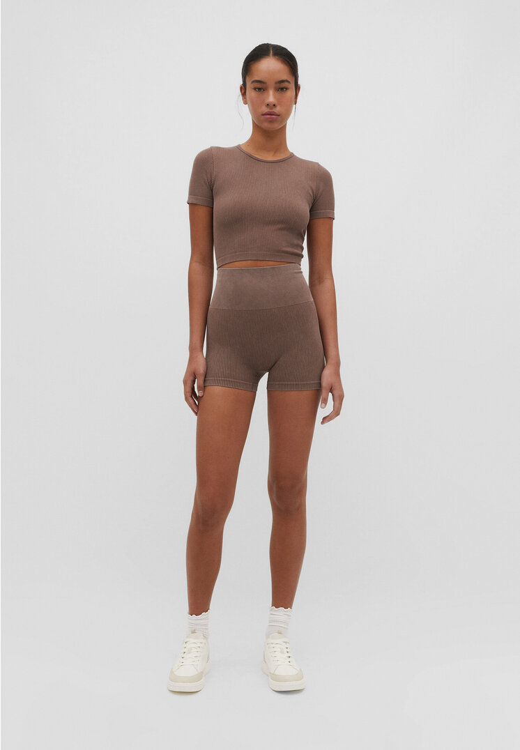 

Stradivarius Nahtlose Hot Pants im Washed-Look Khaki S