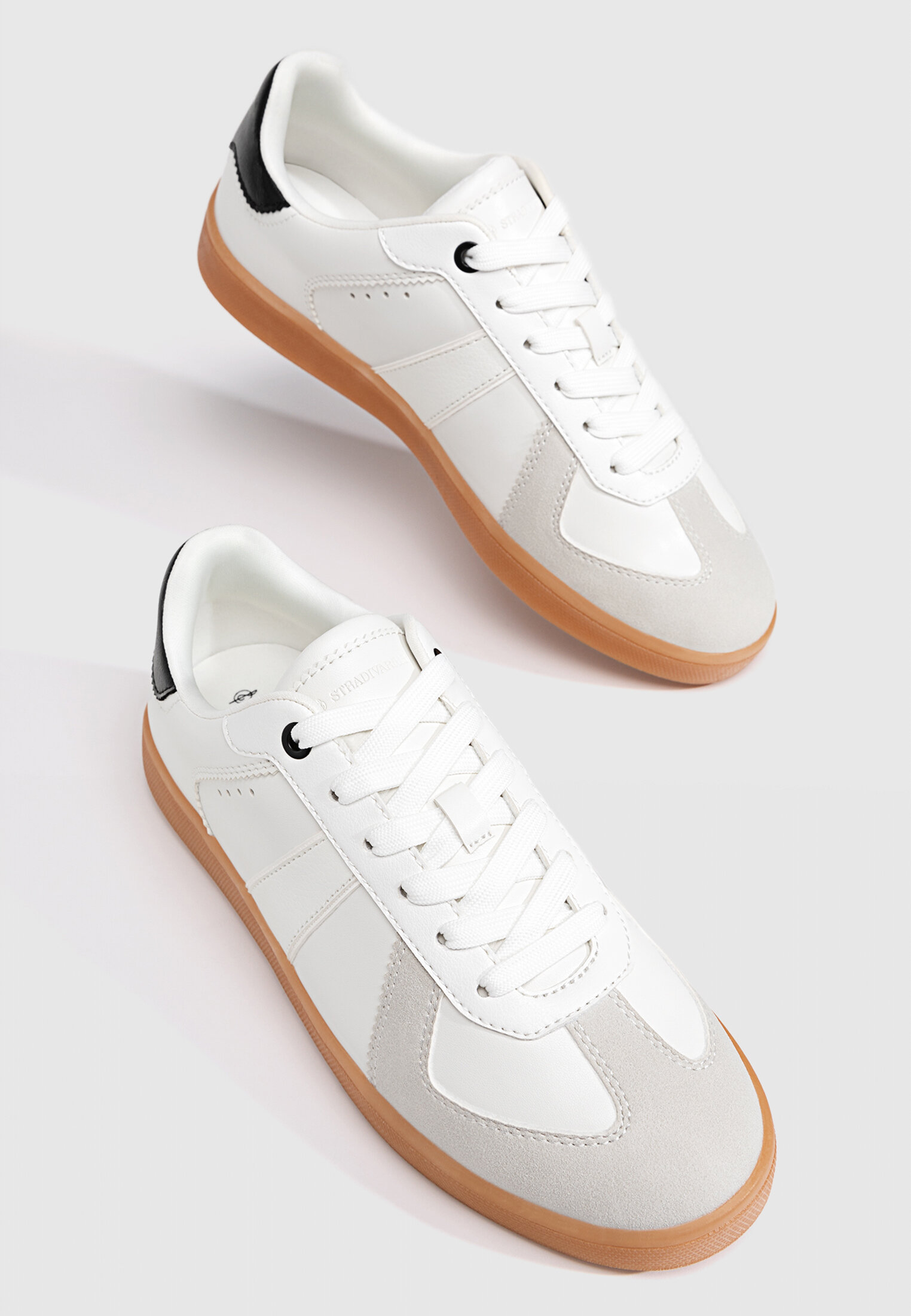 Casual retro trainers