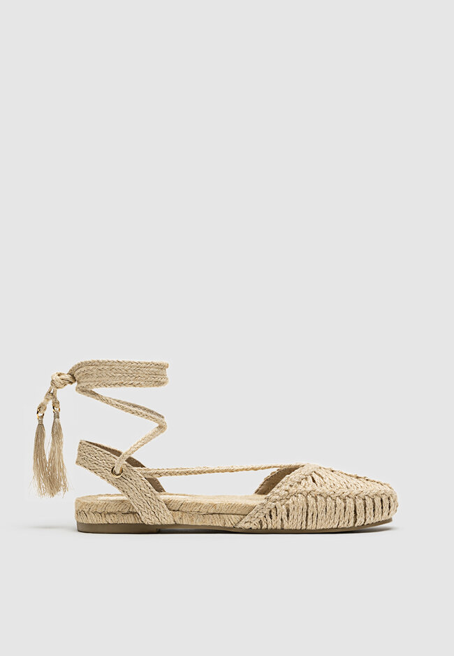 

Stradivarius Espadrilles aus Raphia mit Schnürung NATURFARBEN 37