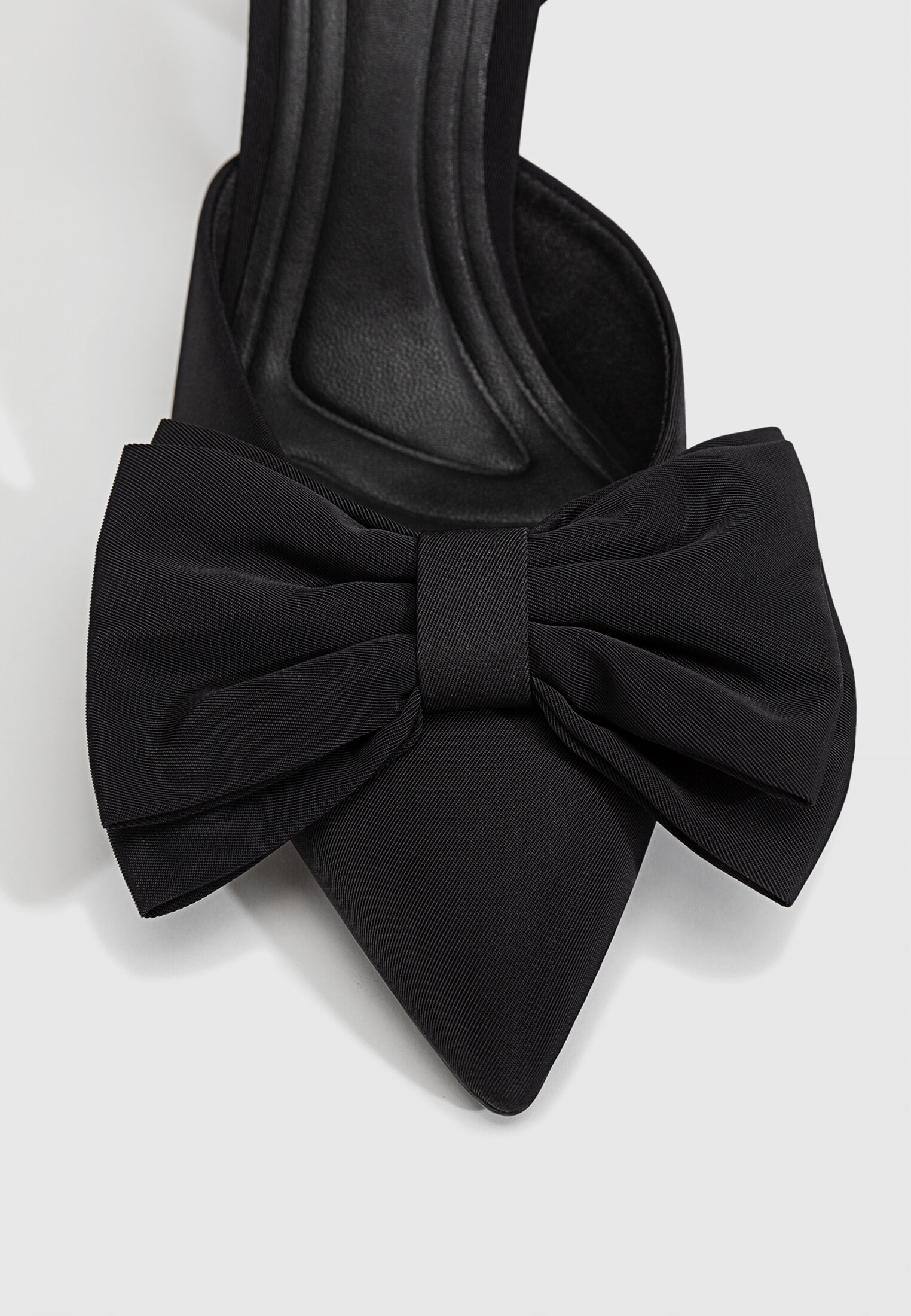 Black heels with store bow on front