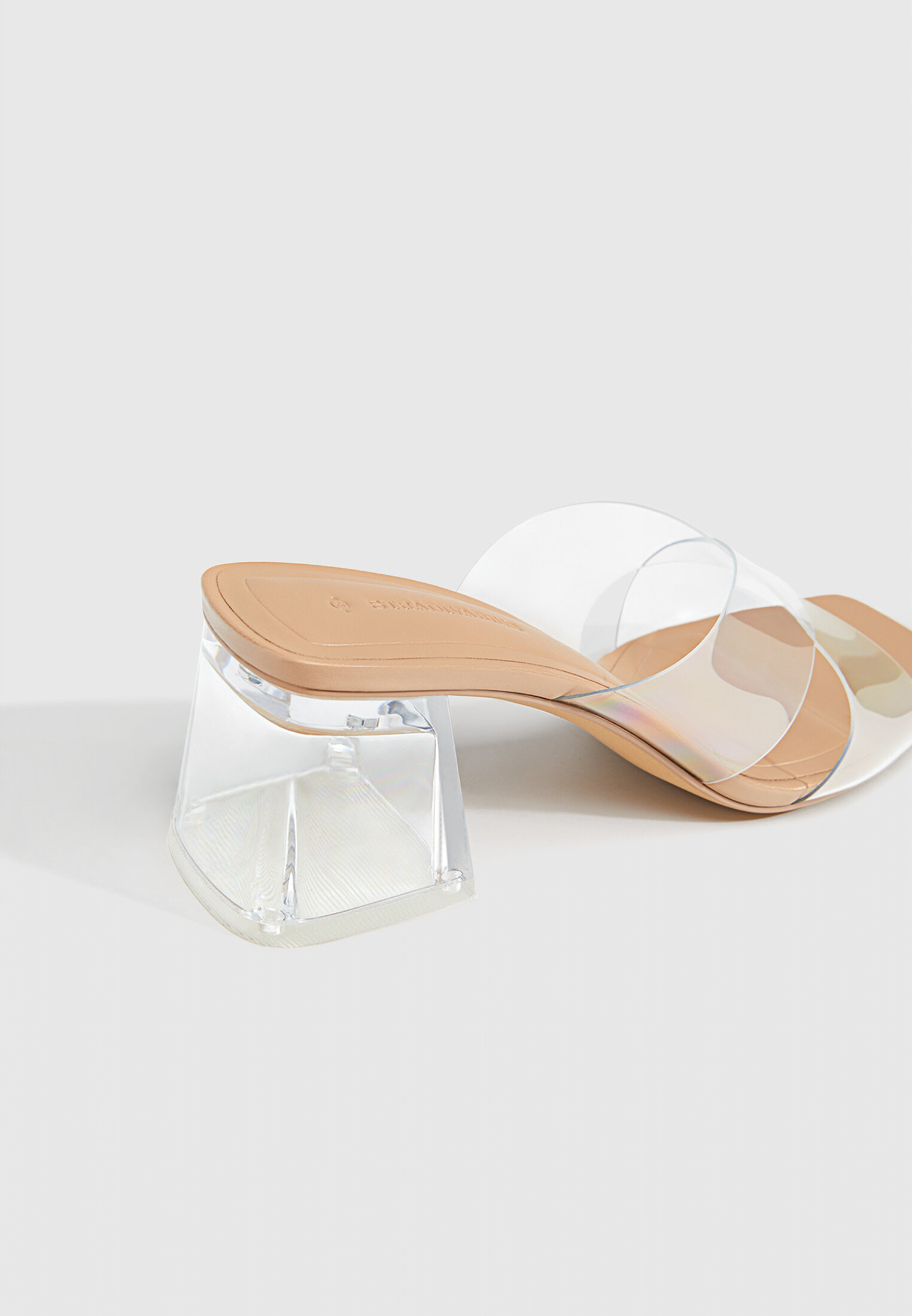 Sandalias shop vinilo stradivarius