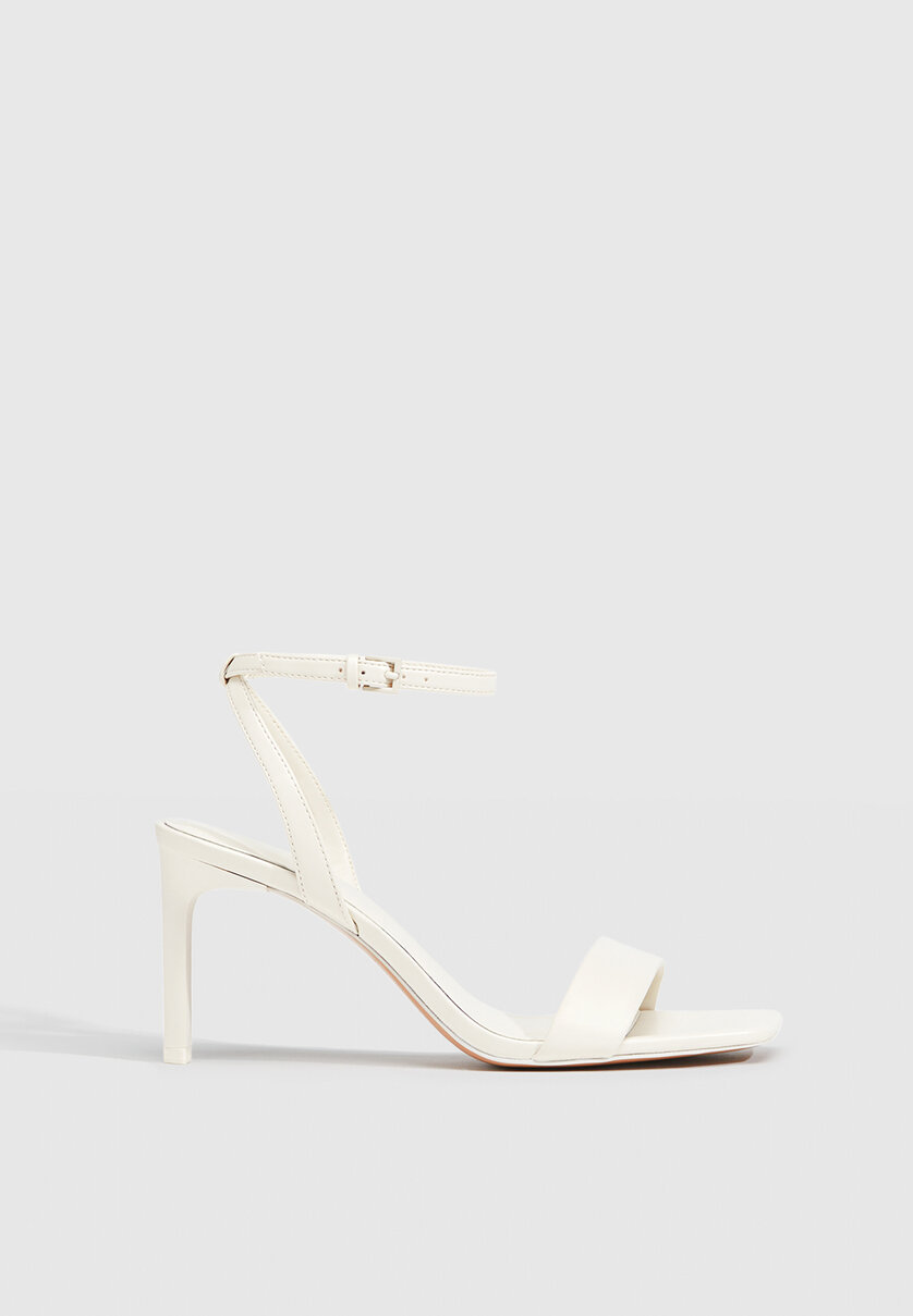 Sandalias tac n tira acolchada Stradivarius Espa a