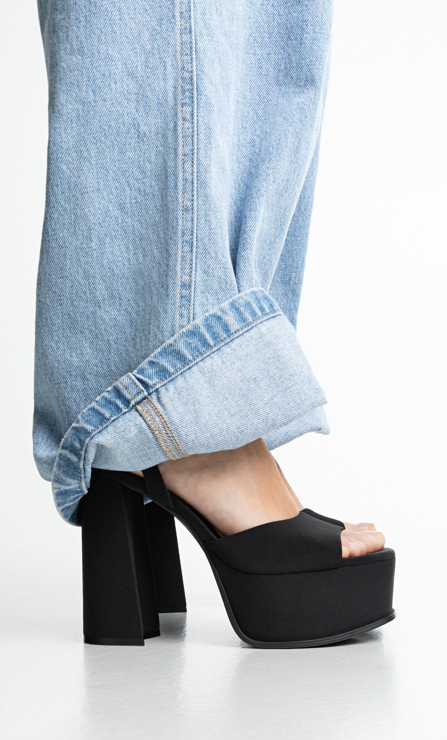 Stradivarius sandali tacco best sale