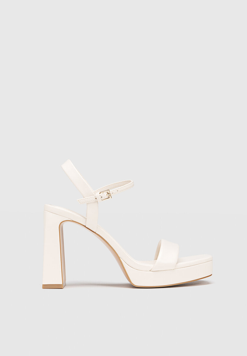 Stradivarius 2025 sandales talons