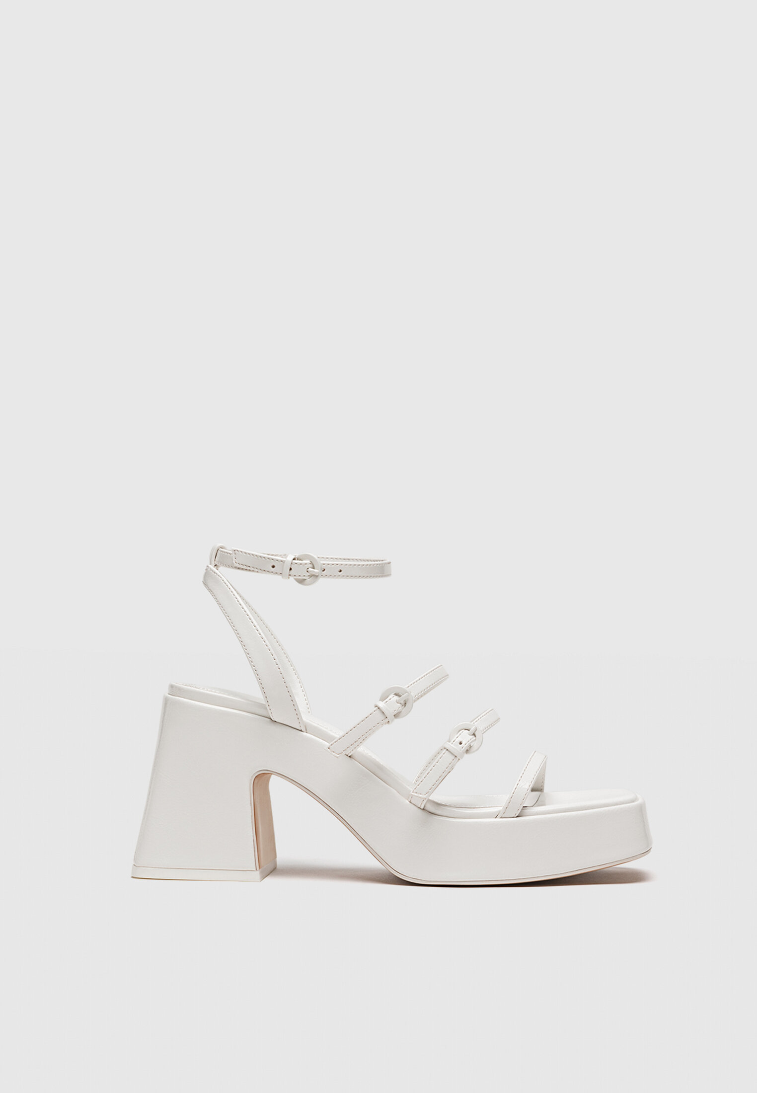 Platform sandals with buckles Women s fashion Stradivarius