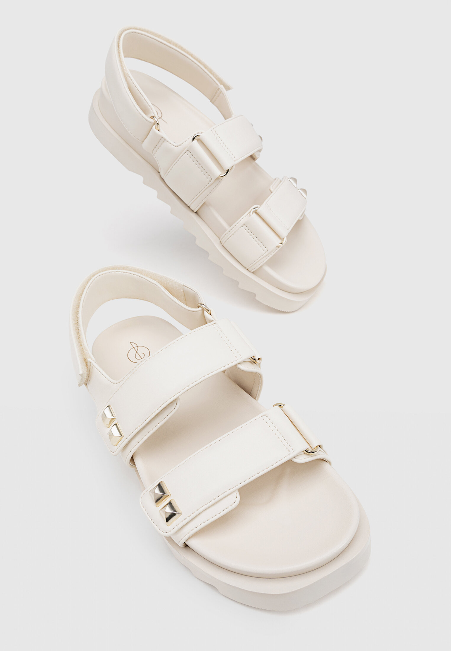 Sandalia new arrivals plana stradivarius