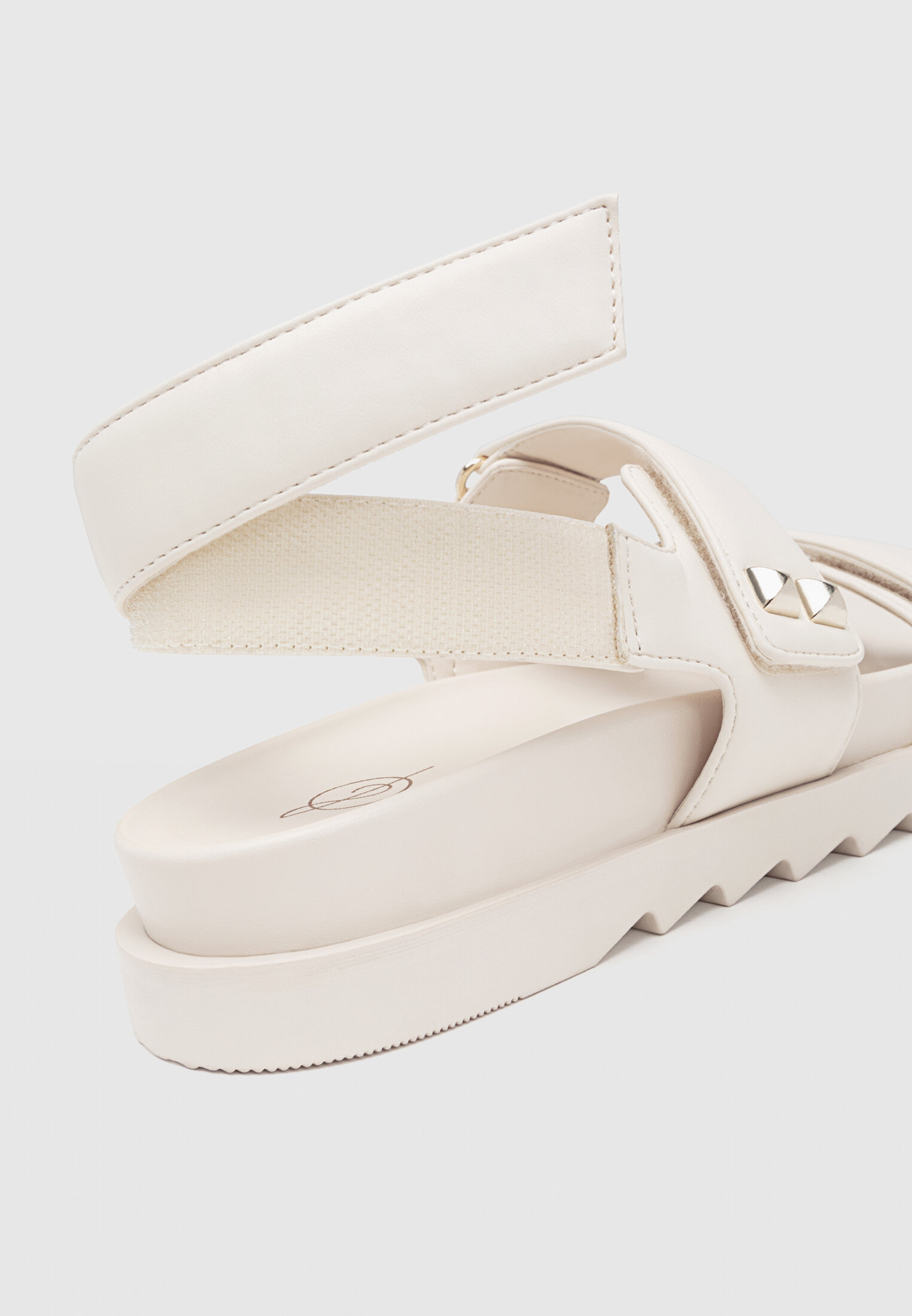 Stradivarius sandales 2025