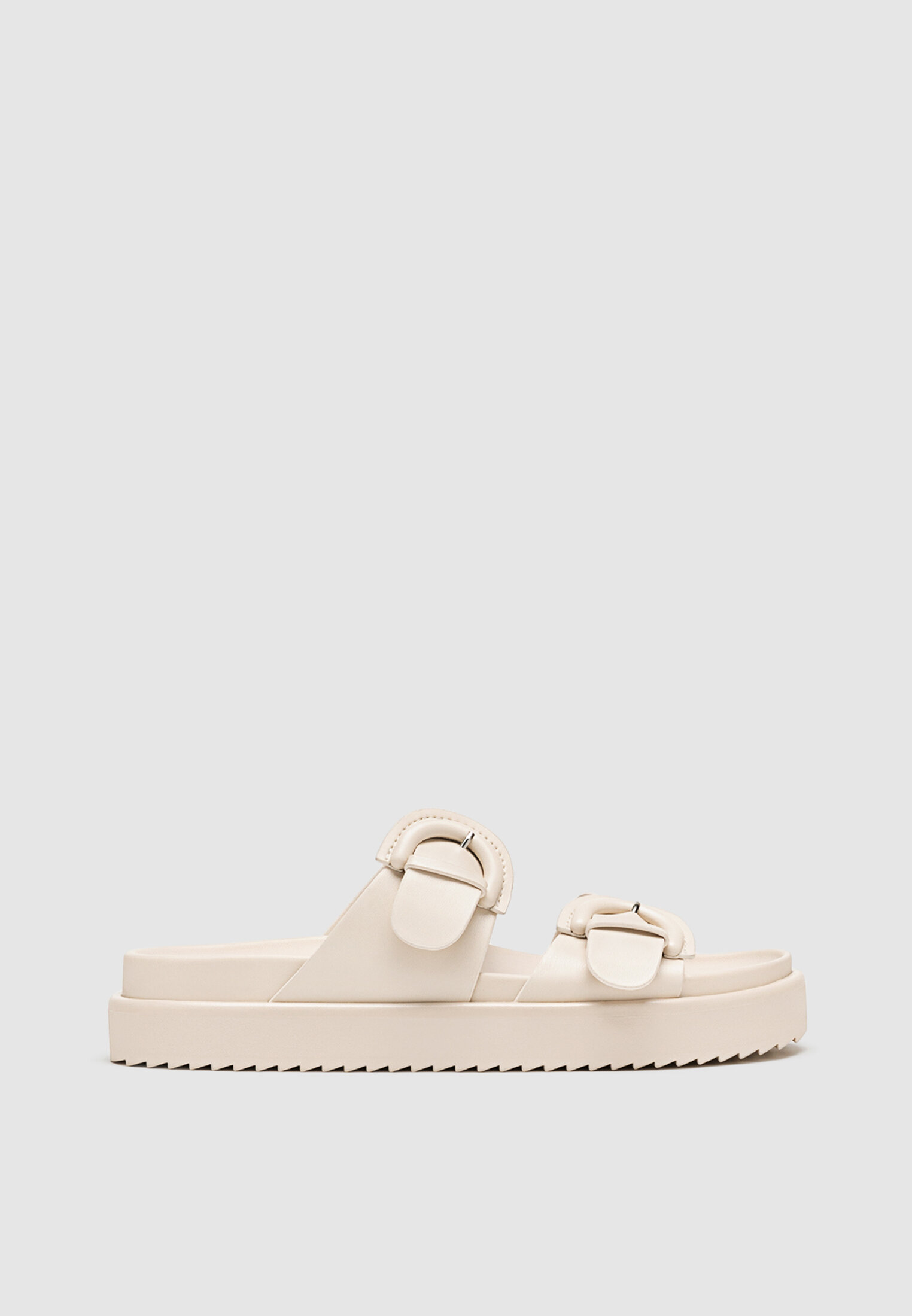 Stradivarius hotsell sandali bassi