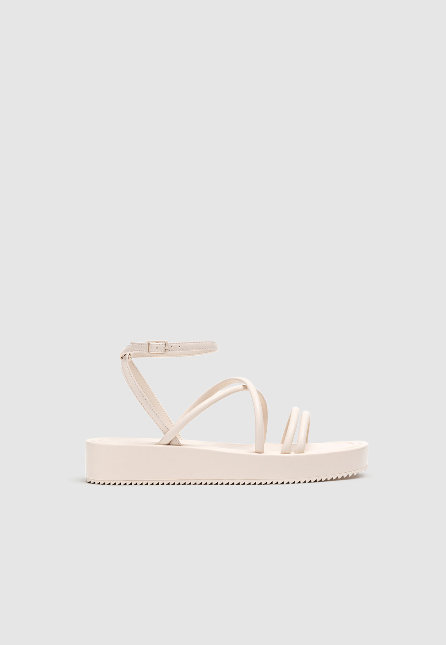 Sandalias planas 2025 mujer stradivarius