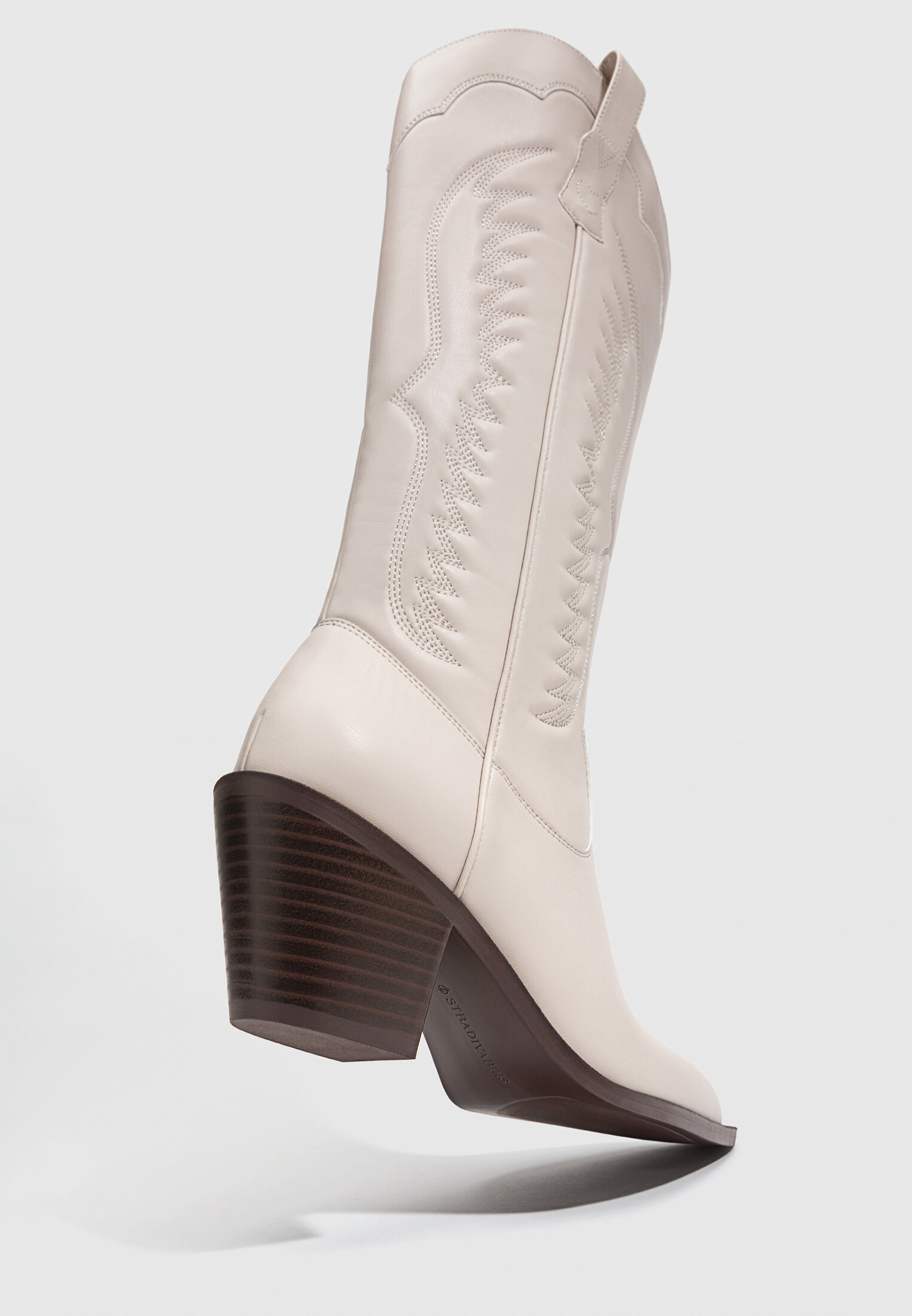 Botas cowboy blancas stradivarius sales