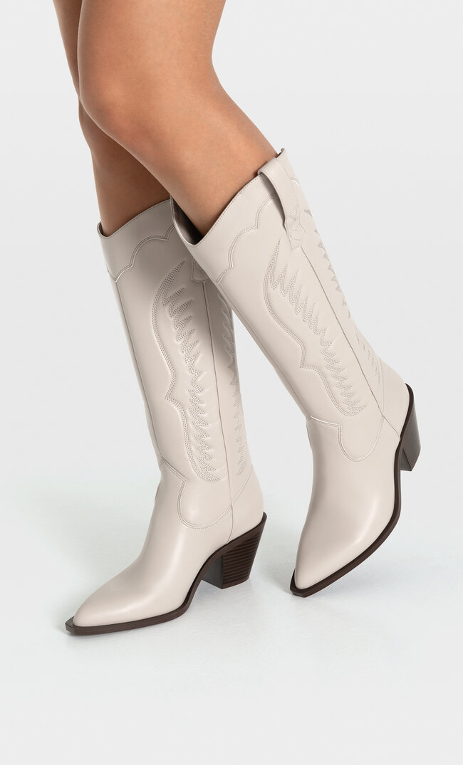 Heeled cowboy boots Women s fashion Stradivarius Viet Nam