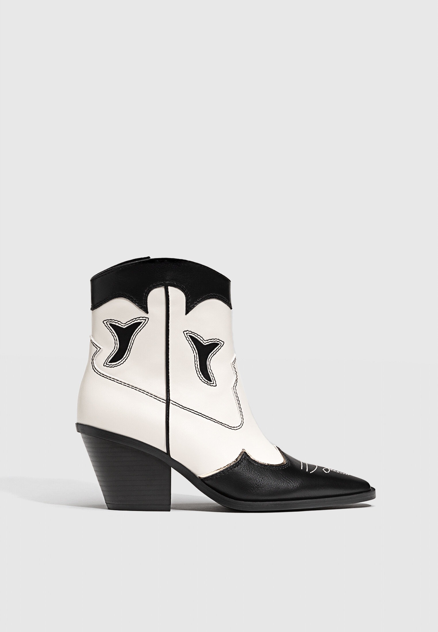 Cowboy boots clearance stradivarius