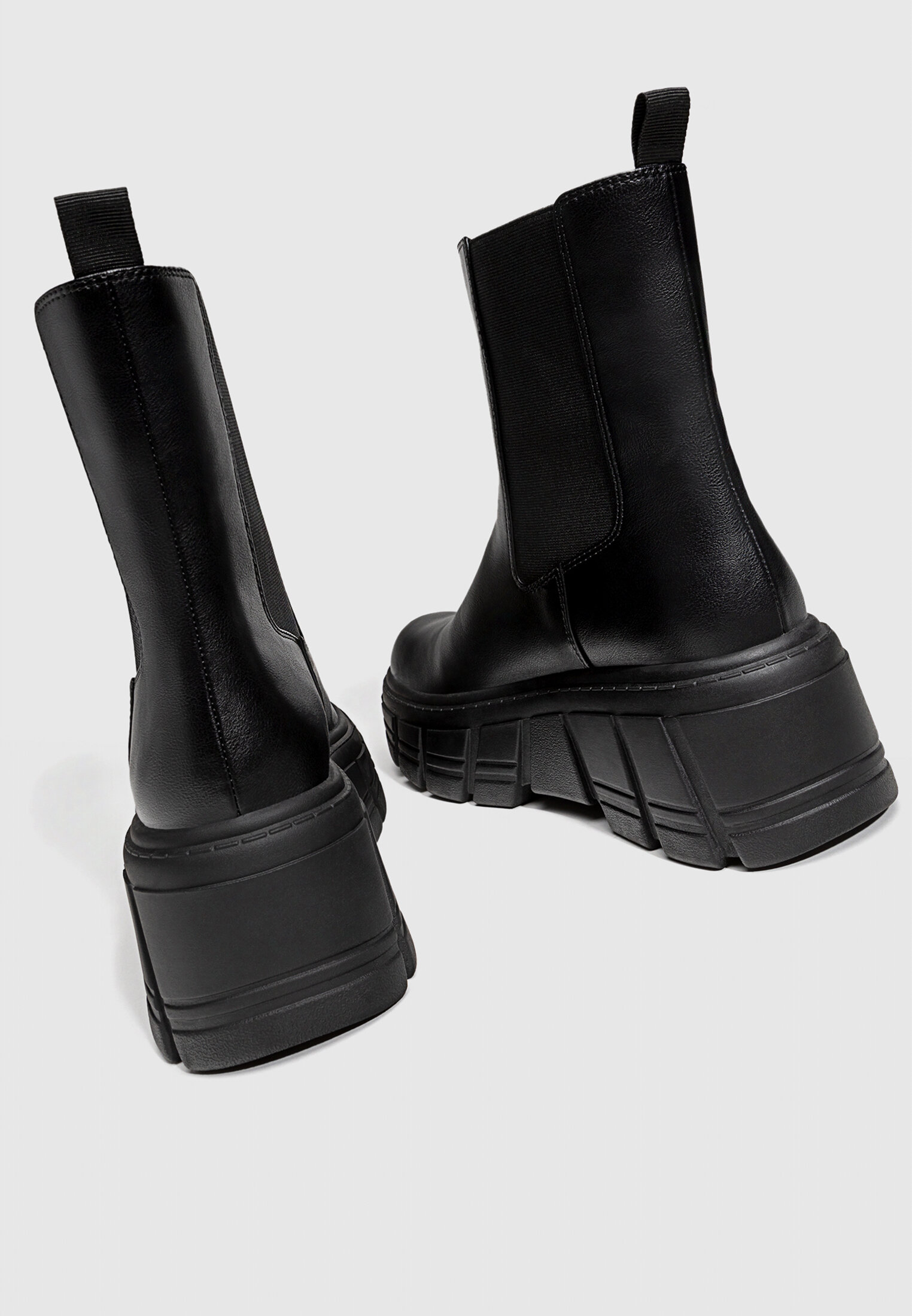 Botines chelsea track