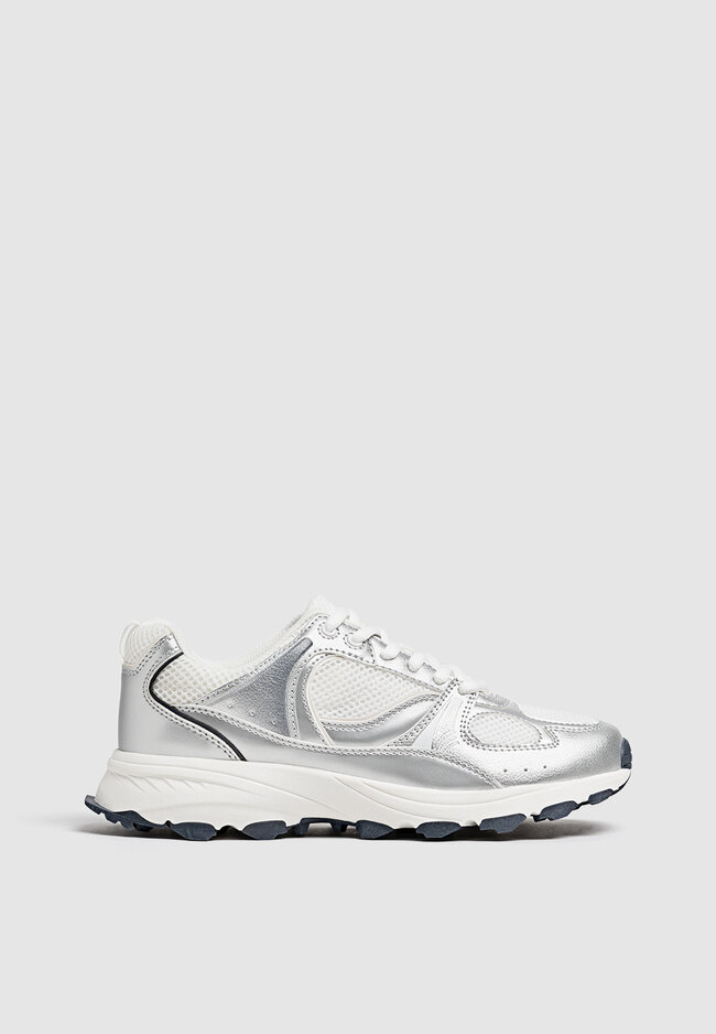 Metallic trainers Women s All Stradivarius Worldwide