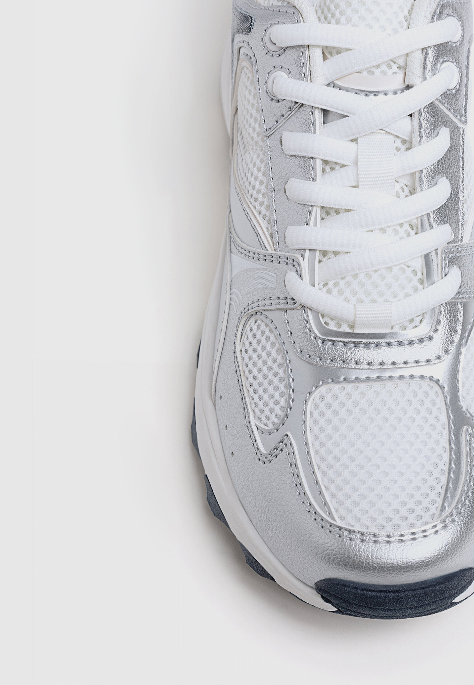 Zapatillas deportivas metalizadas