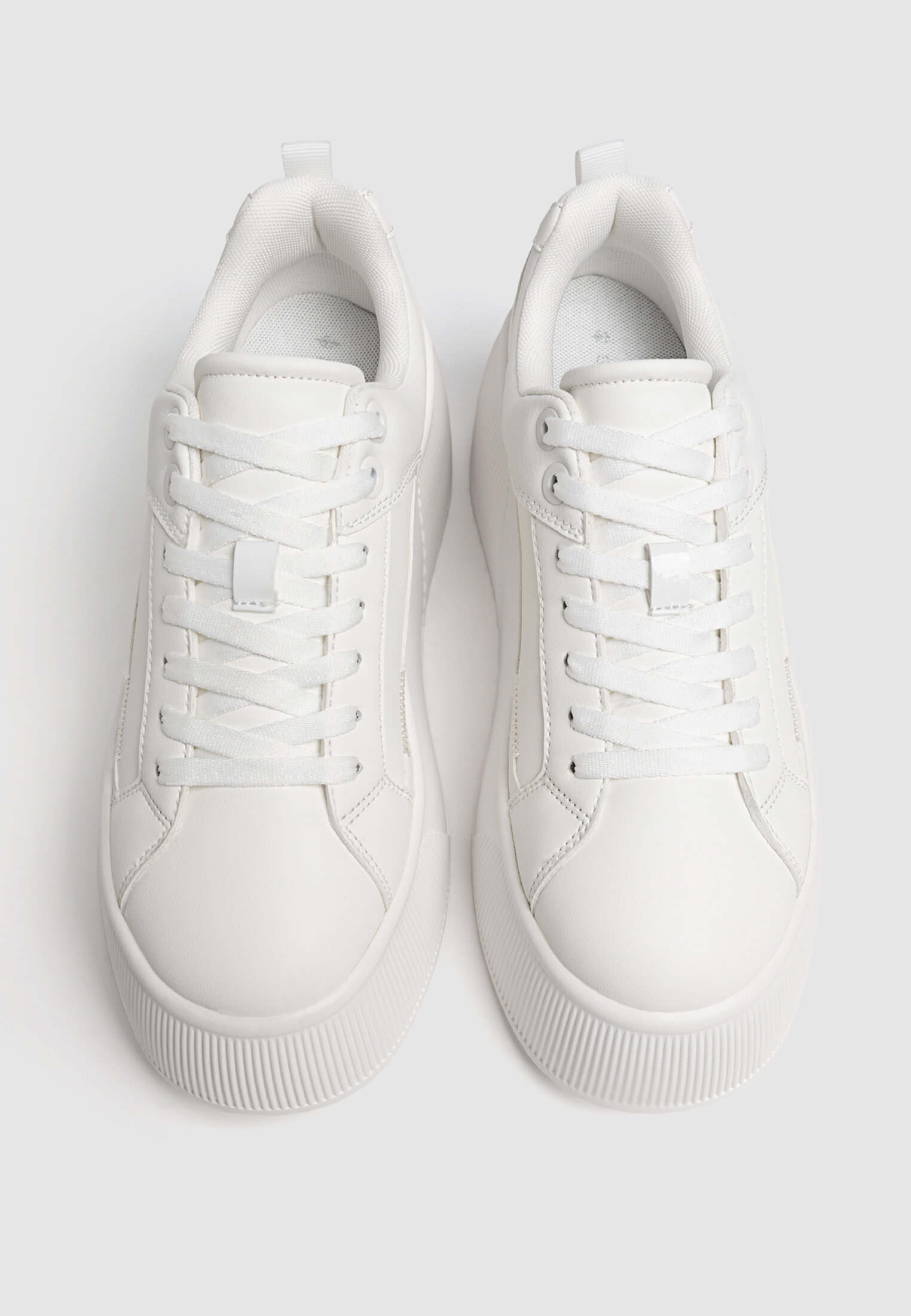 Tenis blancos mujer stradivarius sales