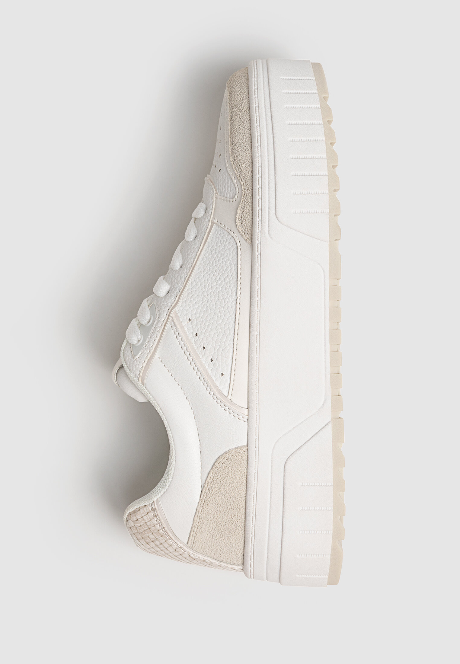 Stradivarius 2025 zapatillas blancas