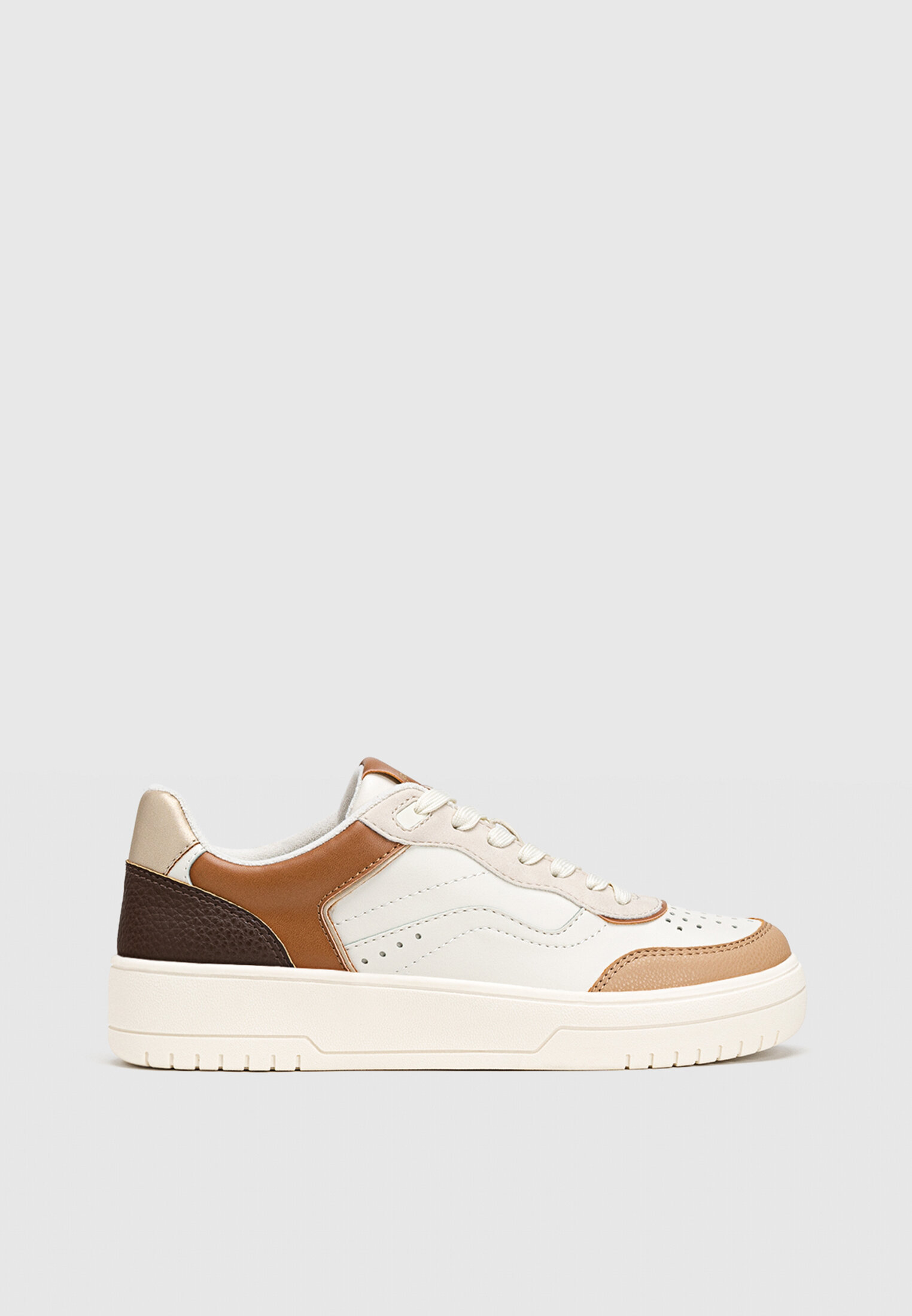 Tenis blancos store mujer stradivarius