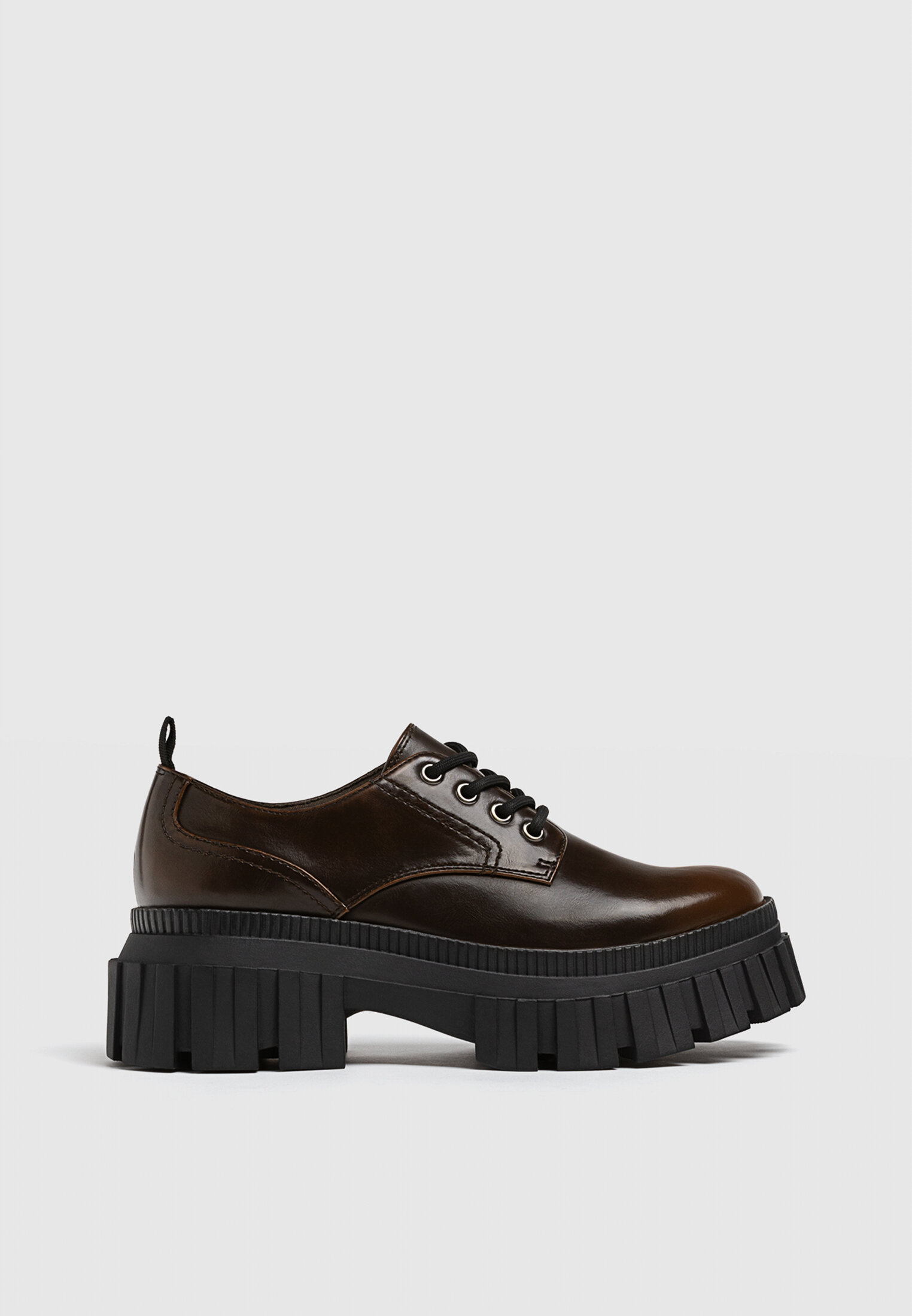 Brown blucher shoes Women s fashion Stradivarius Israel