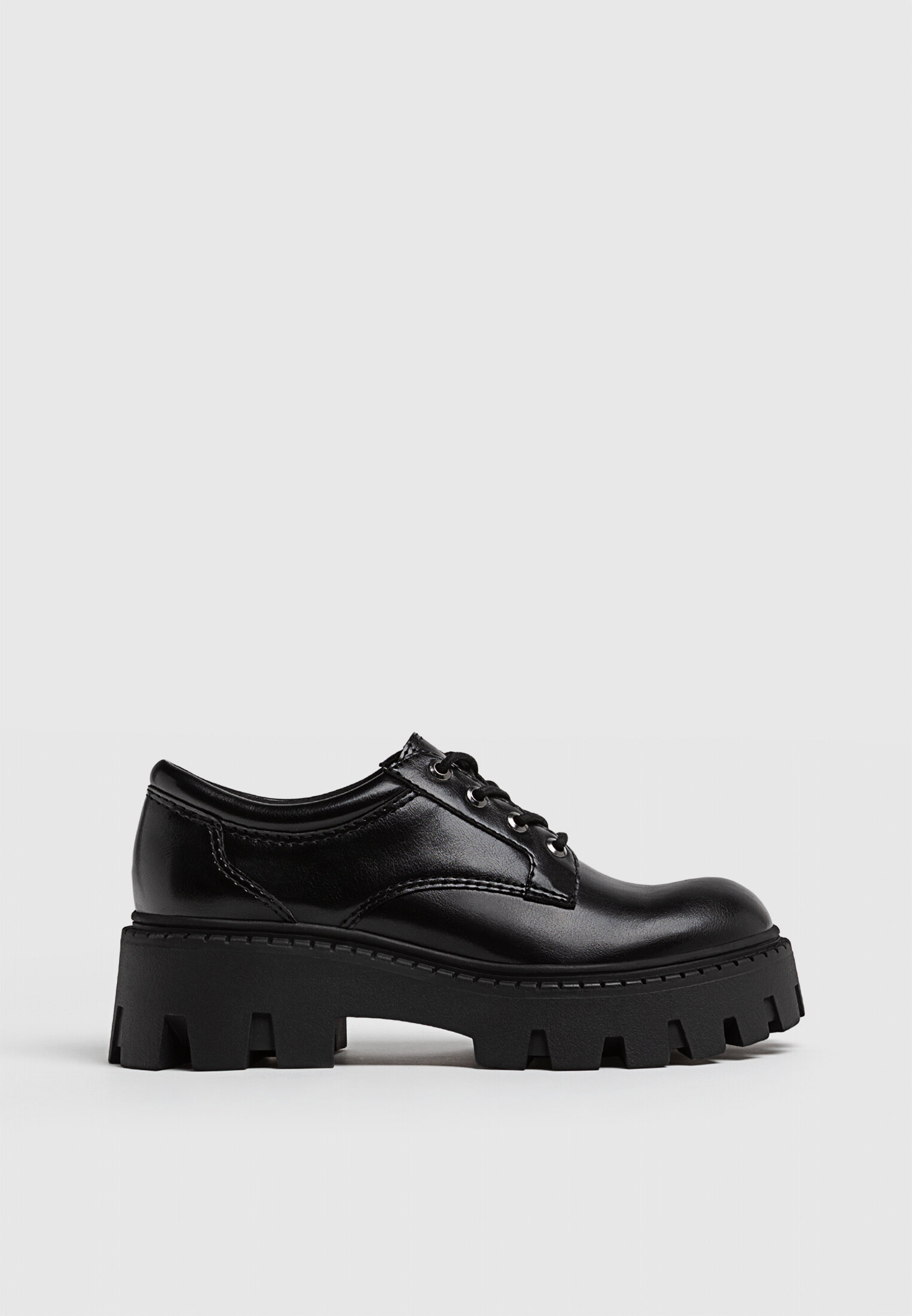 Chaussures plates crant es lacets null femme Stradivarius